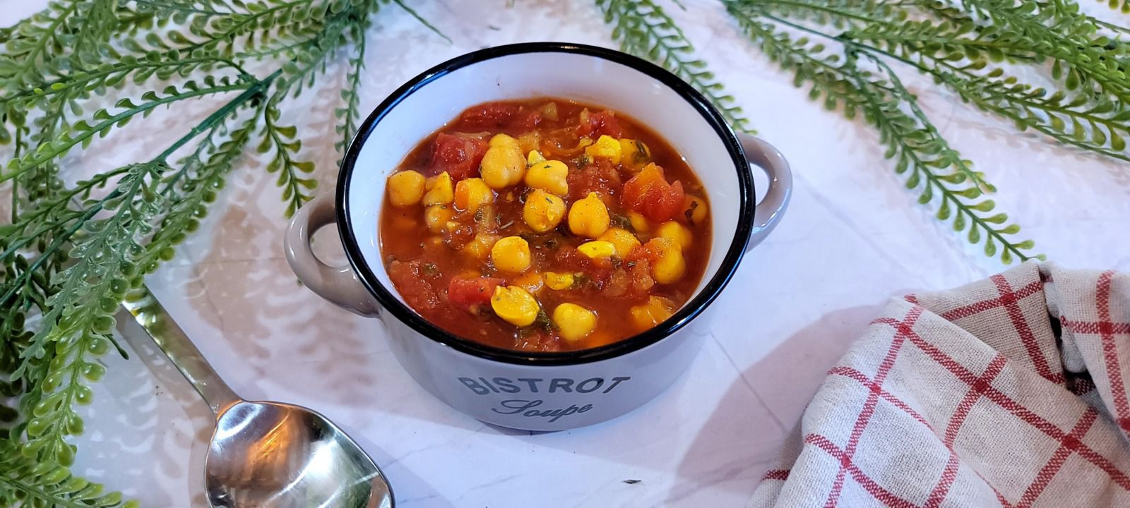 Soupe à la tomate et pois chiches