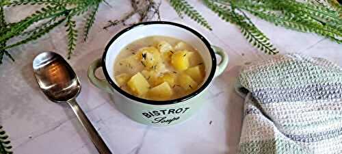 Soupe de pommes de terre au thym