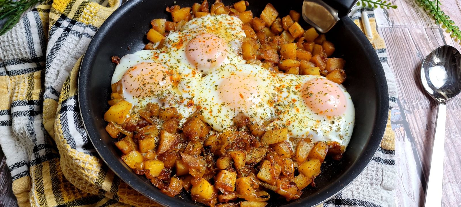 Chakchouka pommes de terre et oignons caramelisés