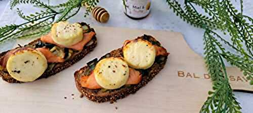 Tartine saumon fumé, fondue de poireaux, cabecou et miel truffe 