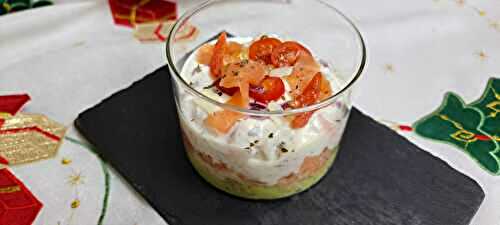 Verrines guacamole, saumon fumé, yaourt à la grecque crevettes