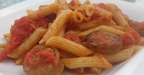 Penne sauce crémeuse aux tomates et aux saucisses italiennes