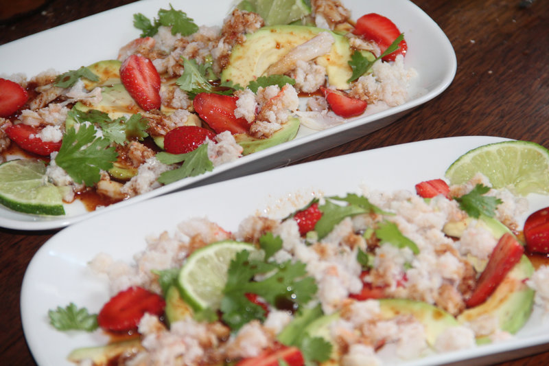 SALADETTE DE FRAISES ET D'AVOCATS AU CRABE