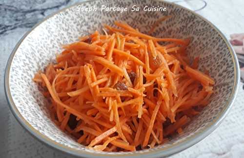 Salade de carottes râpées et vinaigrette à l'orange et au miel