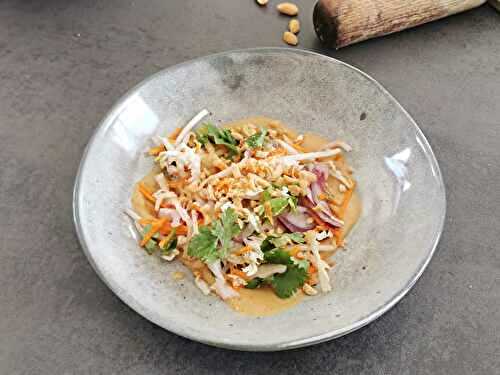 Salade de crudités sauce asiatique à la cacahuète