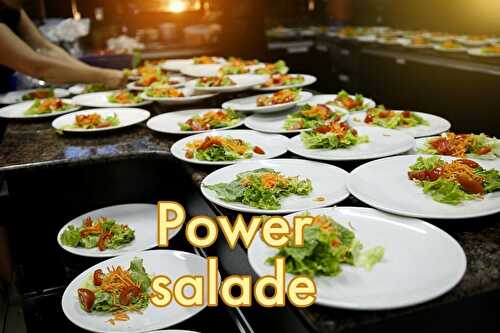 Power salade bowl à la vinaigrette d'acérola