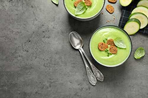 Crème de courgettes et croûtons au basilic