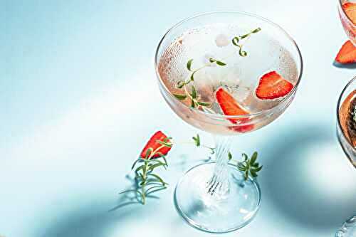 Cocktail rosé fraise et romarin