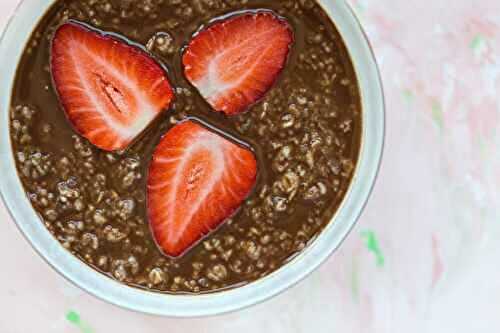 Porridge d'avoine au chocolat et aux fraises