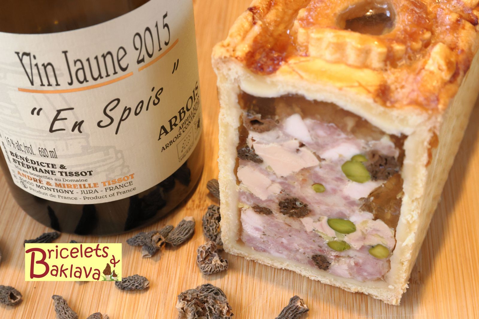 Pâté en croûte de poulet, morilles et vin jaune