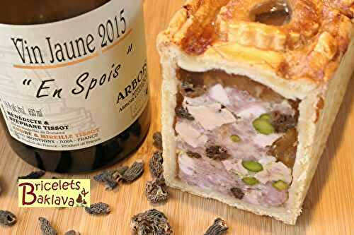 Pâté en croûte de poulet, morilles et vin jaune