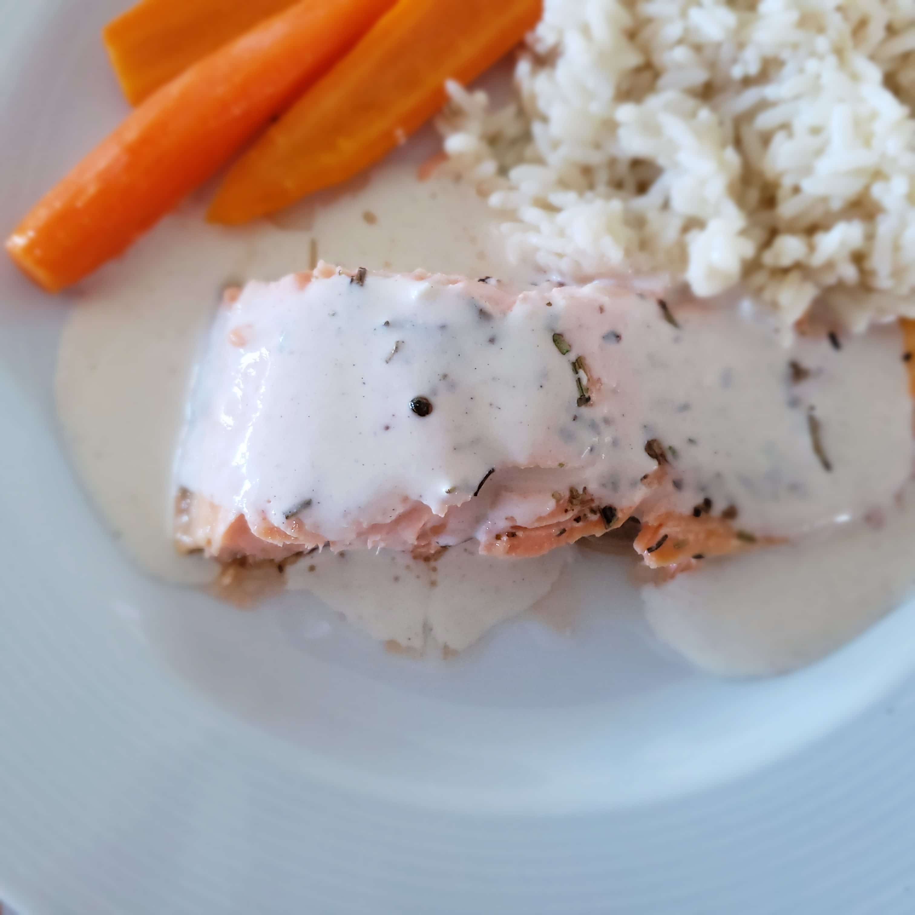 Filet de truite sauce à la crème, essence de mélilot