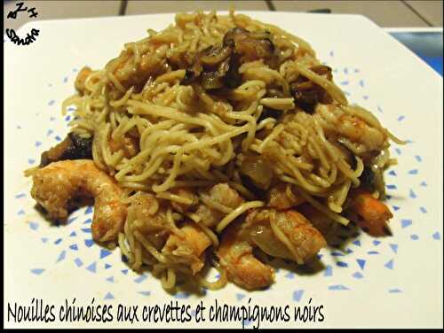 Nouilles chinoises aux crevettes, au miel et aux champignons noirs