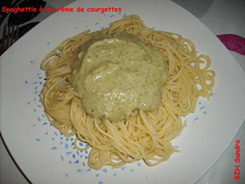Spaghettis à la crème de courgettes