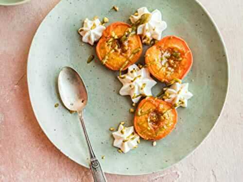 Abricots caramélisés au miel accompagnés de ricotta parfumée à la fleur d’oranger