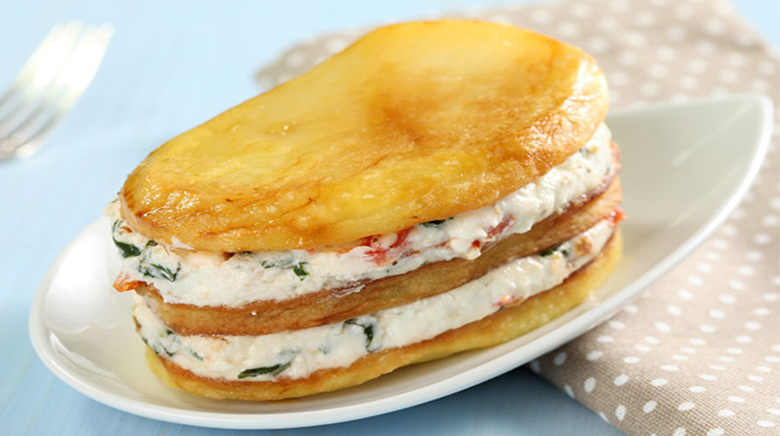 Pommes de terre en mille-feuille à la crème de chèvre et aux herbes