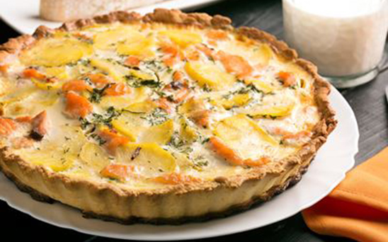 Quiche aux trois fromages, pommes de terre et saumon