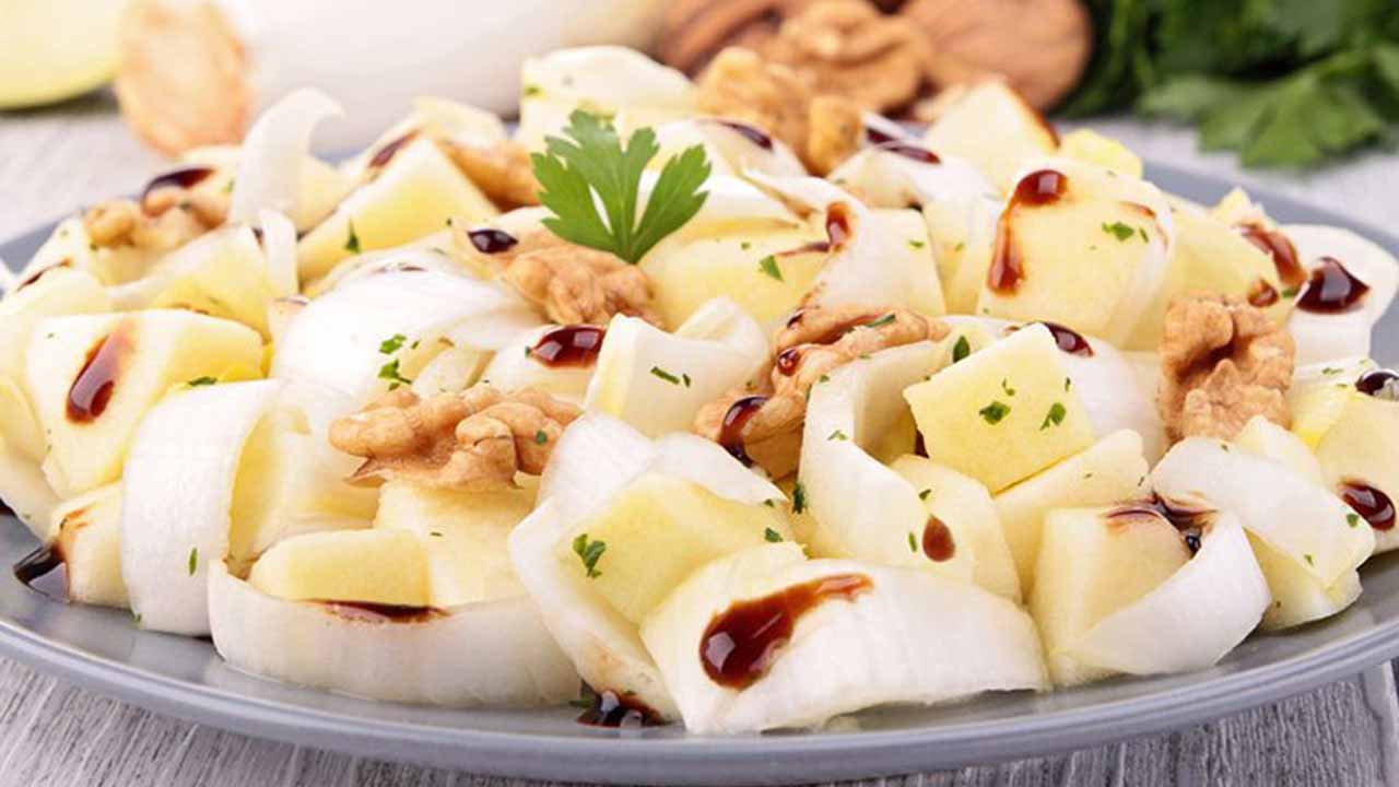 Salade d'endives aux pommes et aux noix