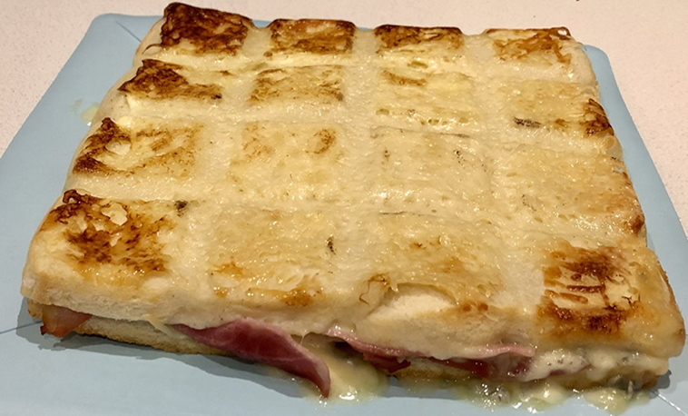 Un bon Croque tablette jambon et bleu du Vercors-Sassenage