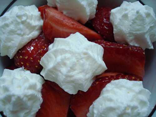 Fraises et sa chantilly maison