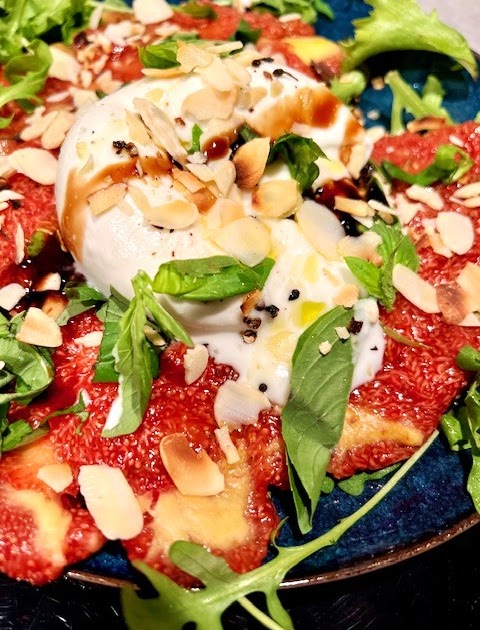 Carpaccio de figues et sa Burrata crémeuse  