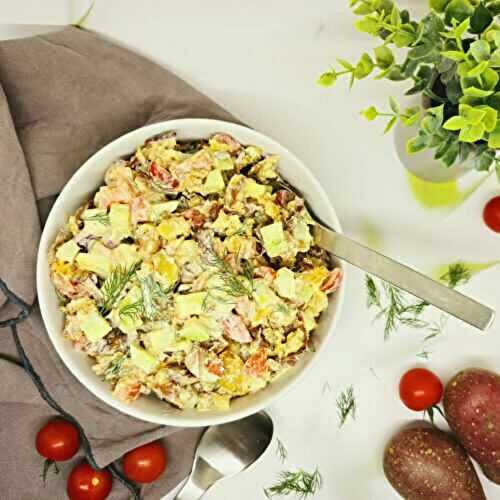 Salade de smashed potatoes et légumes : recette croustillante, fraîche et gourmande