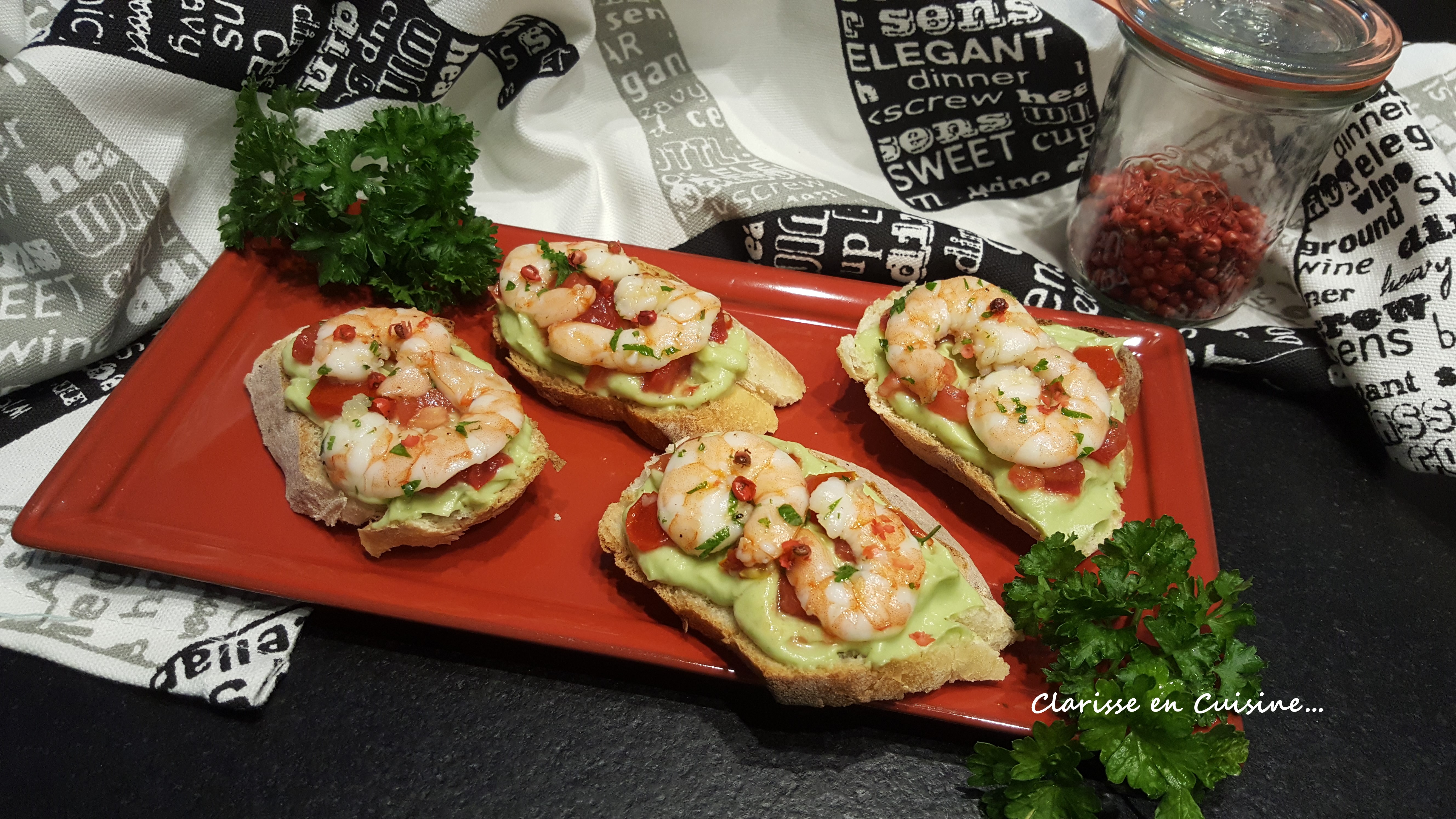 Bruschetta à la crème d’avocat et crevettes marinées