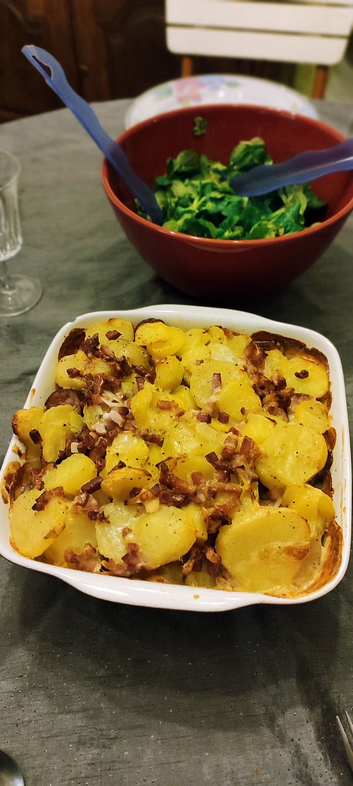 GRATIN DE POMMES DE TERRE-SAUCISSE FUMEE ET CANCOILLOTTE