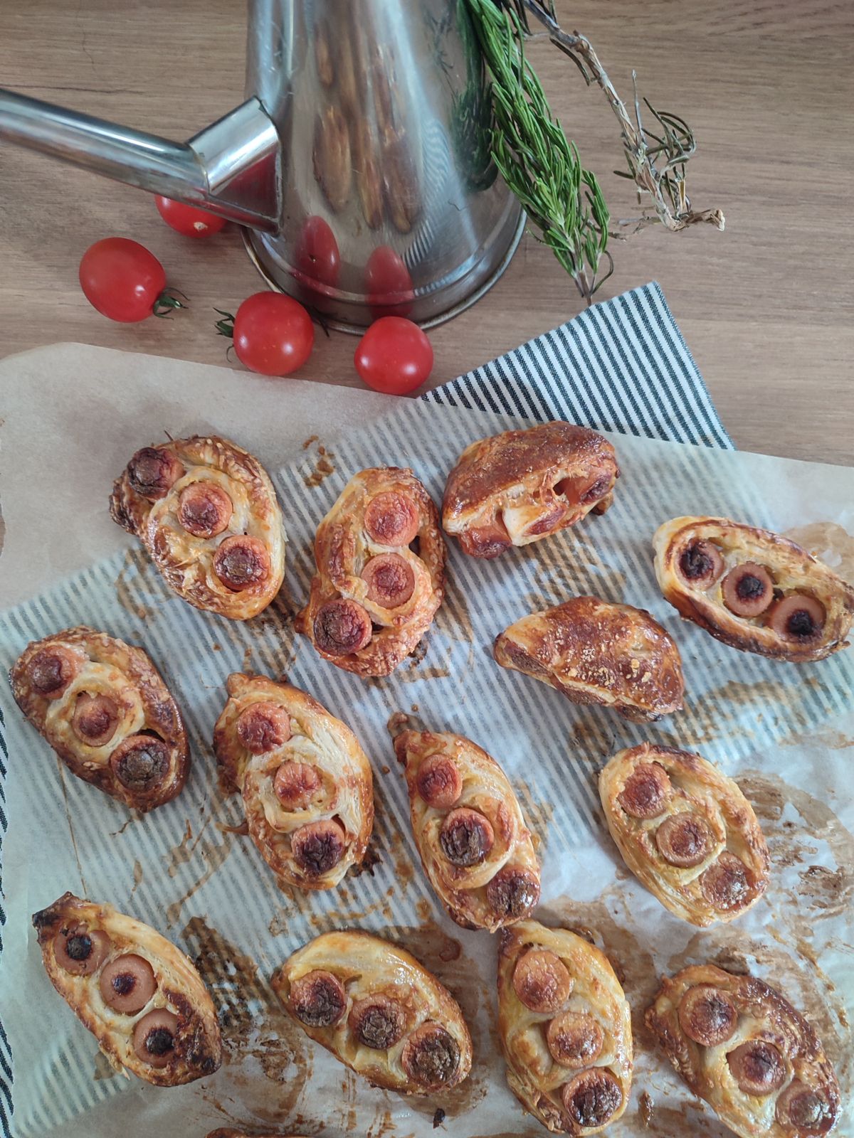 Toasts feuilletés aux saucisses 