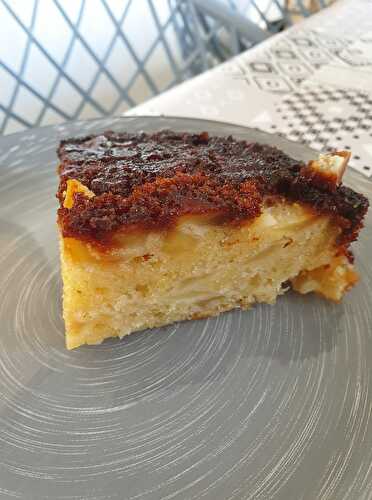 Gâteau moelleux aux pommes caramélisé