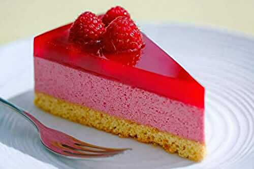 Le bavarois framboise : mousse nuage et biscuit madeleine citronné