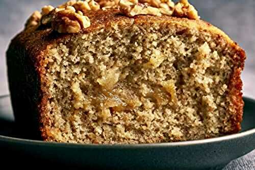 Cake moelleux à la banane aux fruits caramélisés et farines rustiques