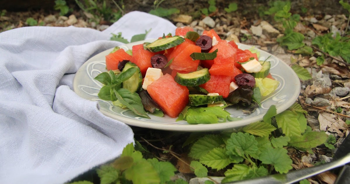 Salade de pastèque, concombre, feta, olives et basilic