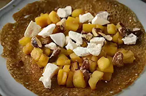 Crêpe aux pommes, meringues et amandes caramélisées