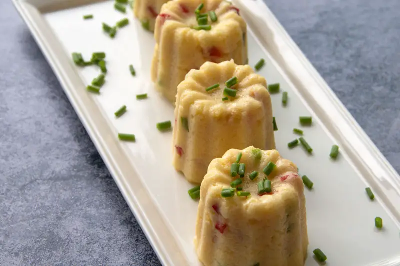 Cannelés moelleux de polenta aux 2 poivrons