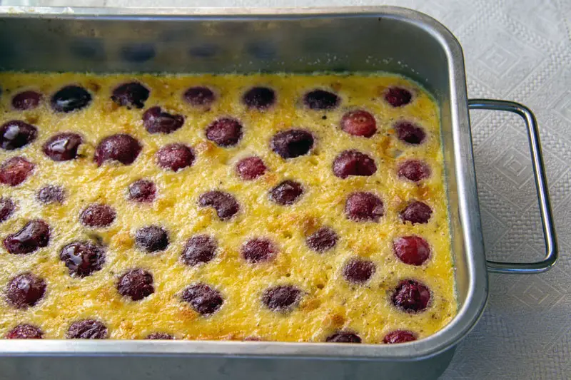 Clafoutis de cerises au chocolat blanc