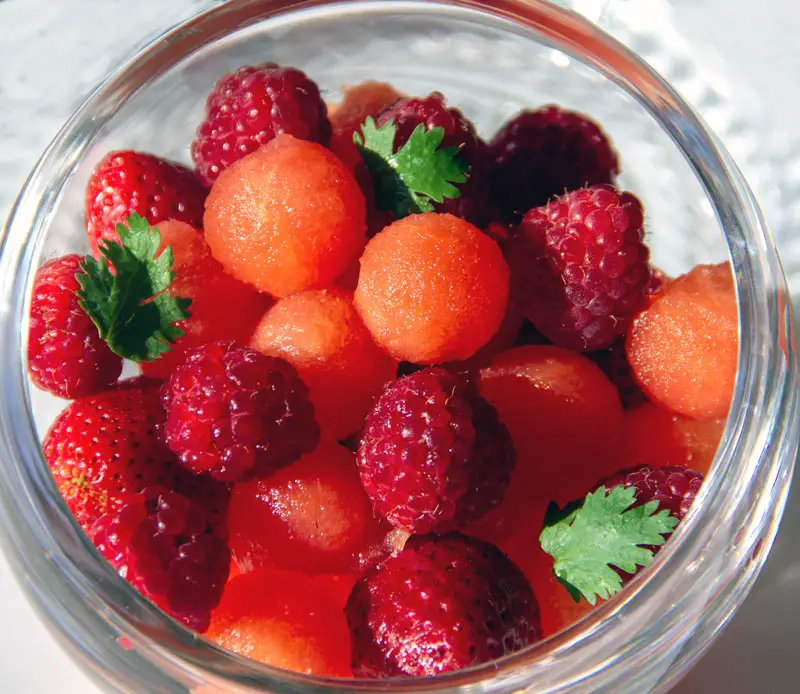 Coupe de pastèque aux fruits rouges