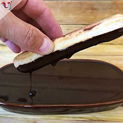 Le Glaçage Miroir Chocolat pour Éclairs de Christophe Adam