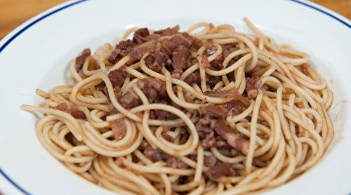 Spaghettis sauce au vin