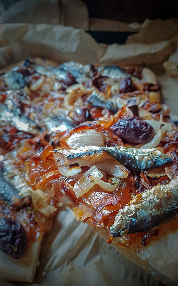 Comme une pissaladière, mais sans anchois, aux sardines fraîches