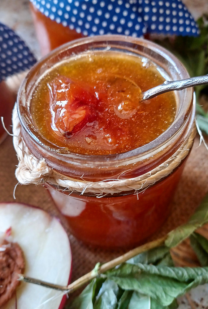 Confiture mi abricot mi brugnon à la verveine citronnelle