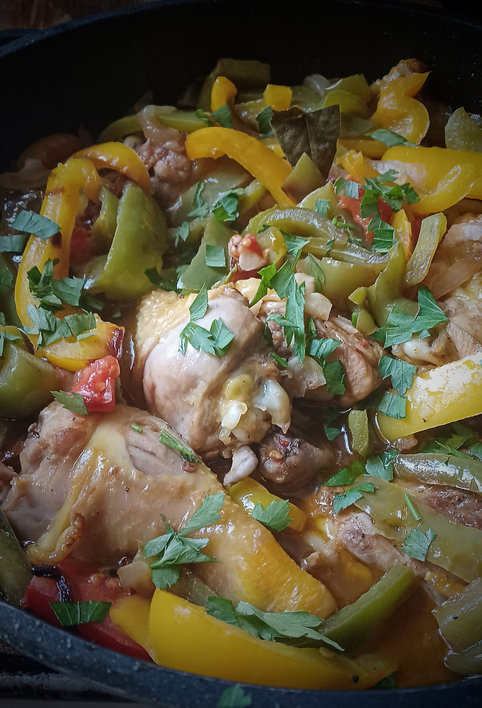 Évasion Estivale : Recette de Poulet aux Poivrons