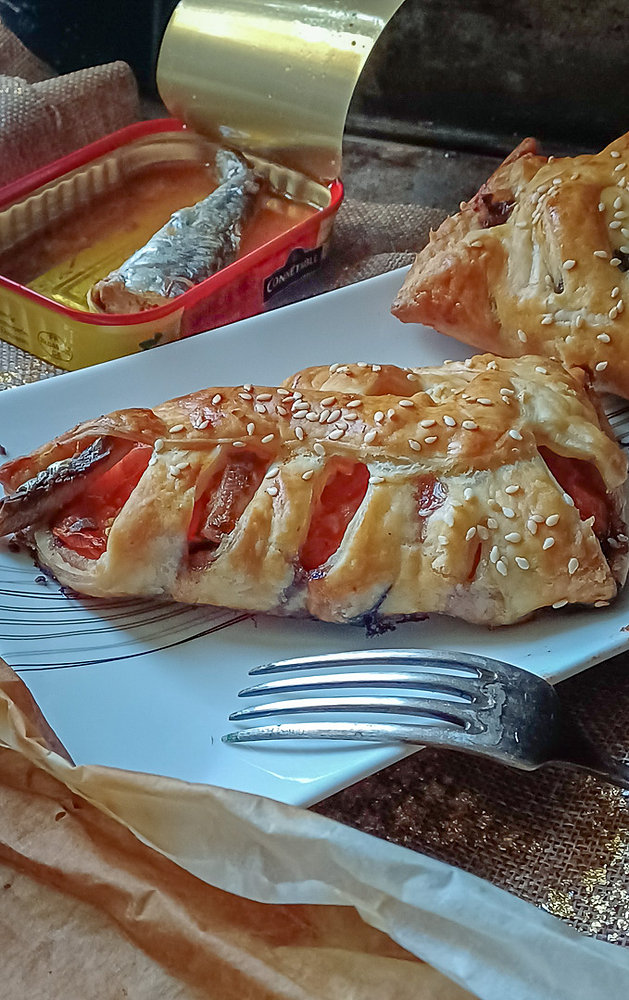 Feuilletés tressés à la tomate et sardines à l'huile