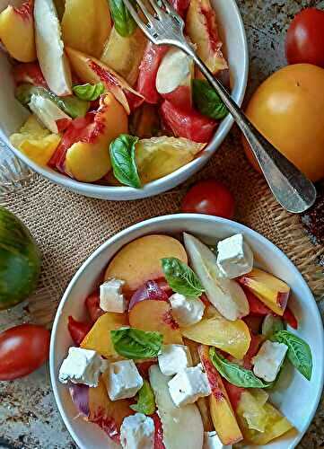 Salade méli mélo de tomates, nectarines, feta et basilic
