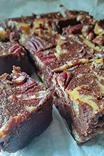 Brownie bicolore au chocolat, dulce de leche et noix de pécan