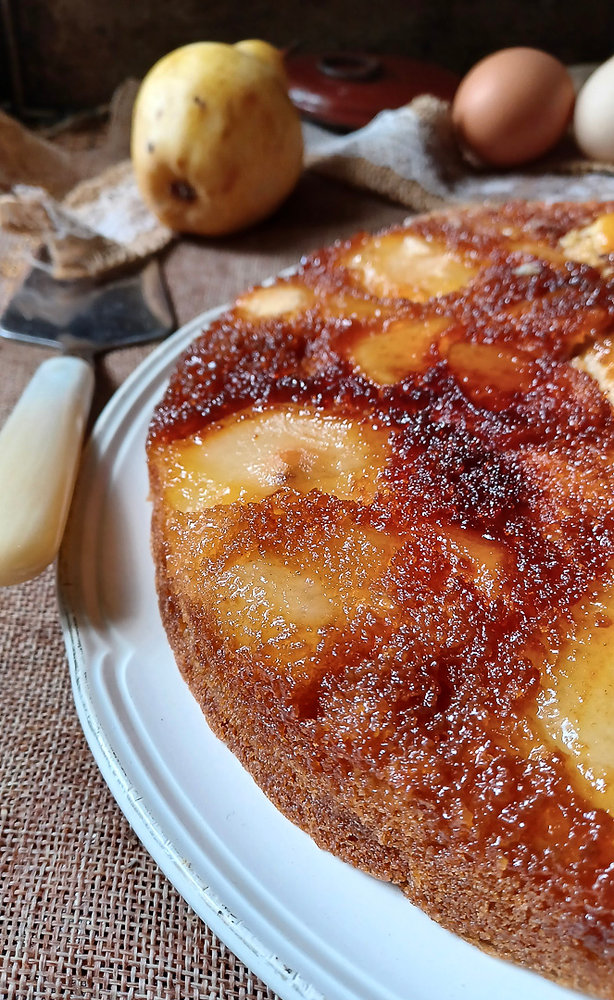 Gâteau moelleux caramélisé aux poires