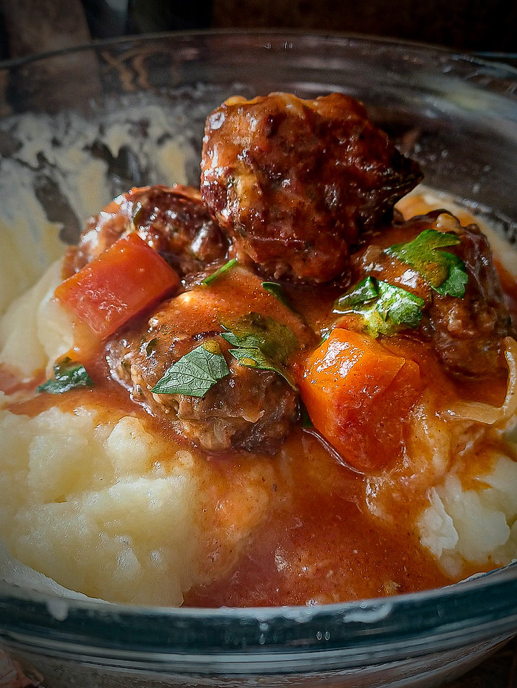 Thanksgiving meatballs and mashed potatoes (Boulettes de Viande à la Bière pour Thanksgiving – Avec Purée de Pommes de Terre)