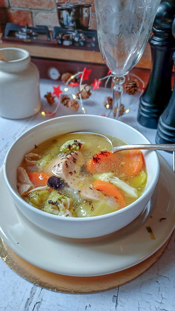 Bouillon festif de Nouvel An au foie gras et truffe noire