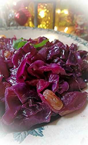 Chou Rouge aux Pommes, Raisins et Vin Rouge : L'Accompagnement Parfait pour les Volailles de Noël !