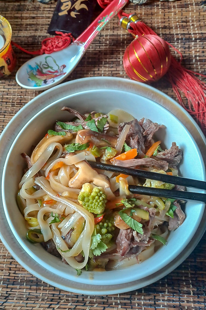  Stir-Fried Rice Noodles with Beef: Wok de nouilles sautées au bœuf